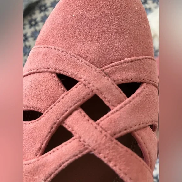 🆕 Naturalizer Pink Suede Leather Size 9M Pink Peekaboo Kitten Heels